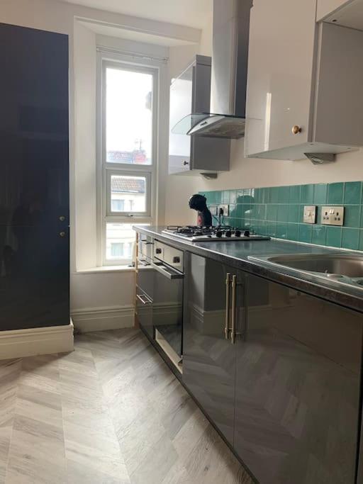 Central 2 Bed Flat. Free Parking Bristol Esterno foto